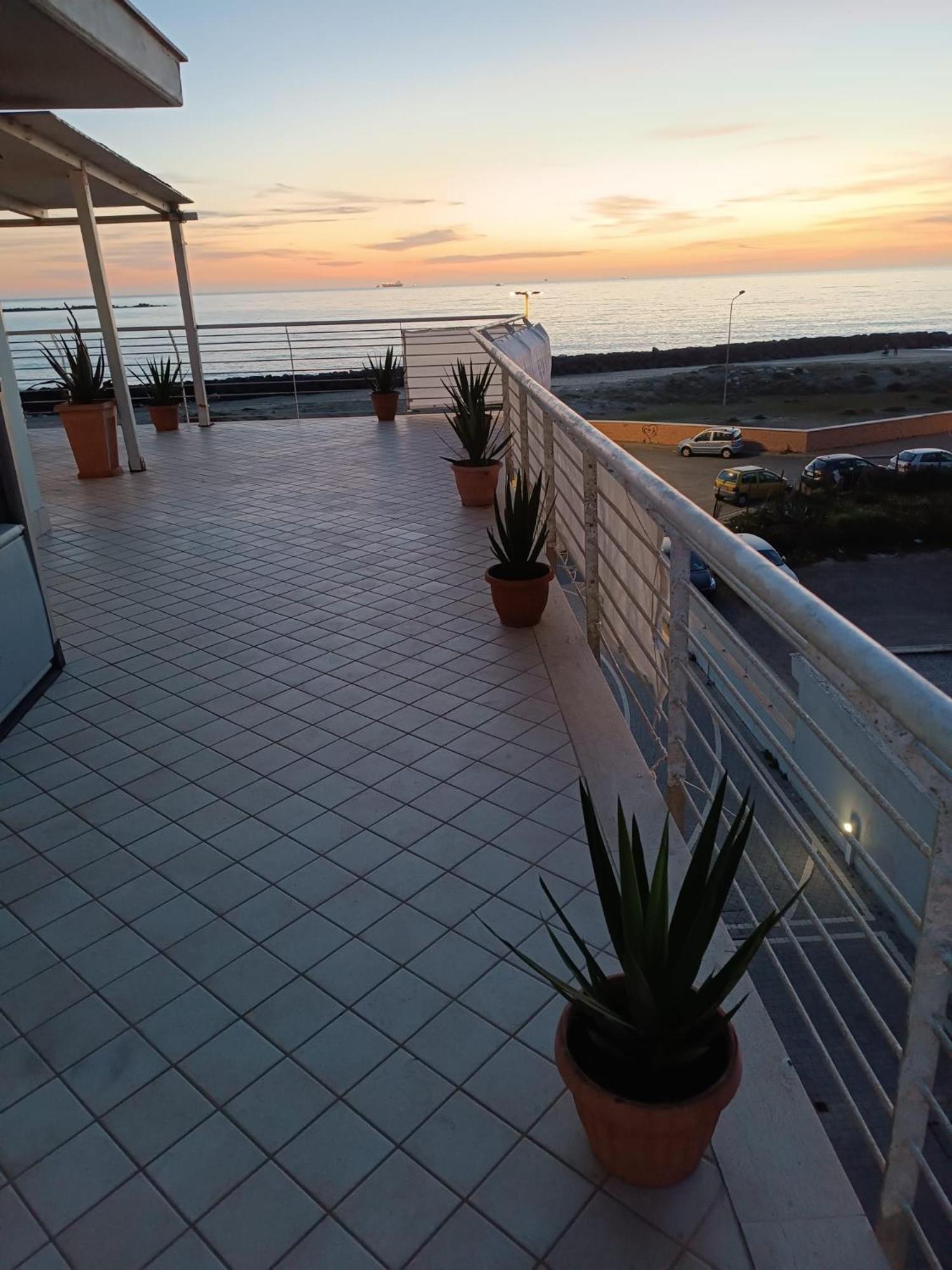 Armareaoverseassuites 1 フィウミチーノ エクステリア 写真